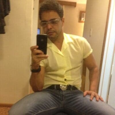 Zezé di Camargo se irrita com seguidora no Instagram