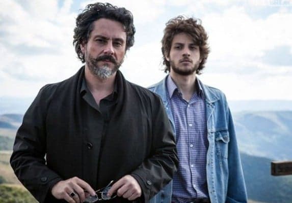 Chay Suede prepara música para EP em parceria com Alexandre Nero