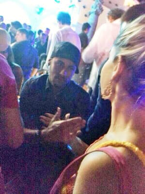 Longe de Bruna Marquezine, Neymar joga charme para brasileira em Ibiza