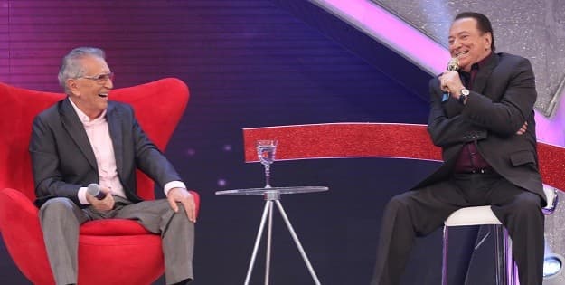 Carlos Alberto passa por saia justa no Programa Raul Gil ao dizer que mal assiste a atração