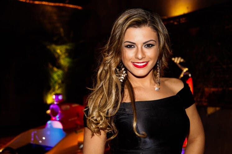 Babi Rossi deixou o "Muito Show" da RedeTV! para entrar na "Fazenda" da Record