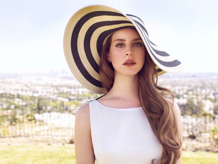"Dormi com muita gente da indústria musical", revela Lana Del Rey