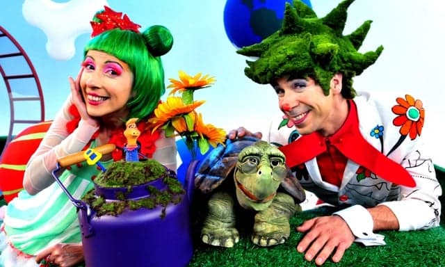 Em meio à crise, apresentadores da TV Cultura trazem maquiagem de casa