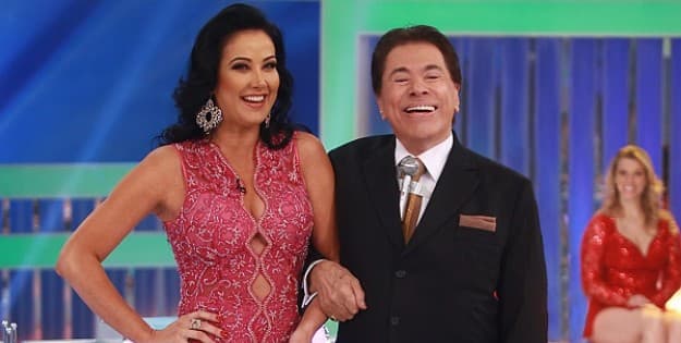 "Eu tenho vontade de sair daqui e ir aí beijar você", afirma Silvio Santos para Helen Ganzarolli