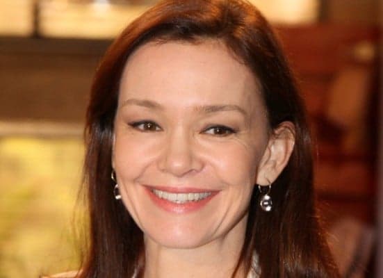 Julia Lemmertz diz estar cansada de ‘‘Em Família’’ e falou que queria ter acertado tiro em Laerte