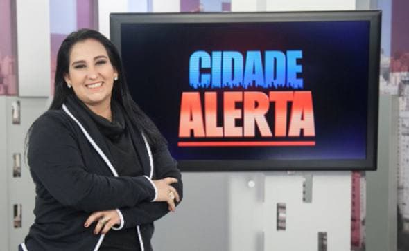 Com medo de concorrentes, Record aumenta salário de Fabíola Gadelha