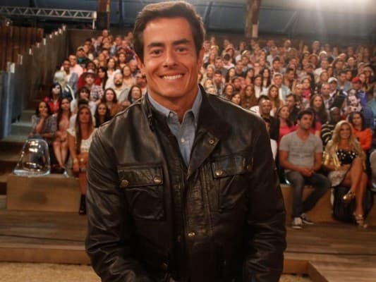 Globo se esforça para esconder ator da Record