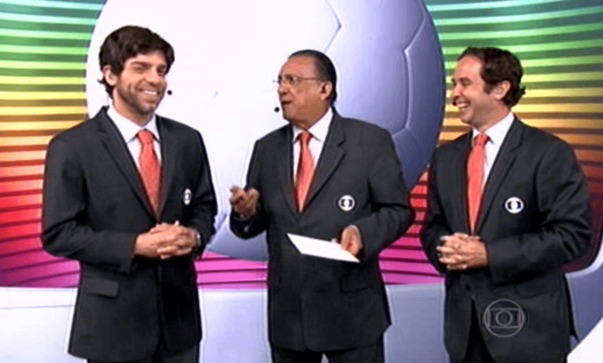 Juninho Pernambucano ao lado de Galvão Bueno e Caio Ribeiro em transmissão da Globo (Foto: Reprodução/Globo) Juninho Pernambucano ao lado de Galvão Bueno e Caio Ribeiro em transmissão da Globo (Foto: Reprodução/Globo)