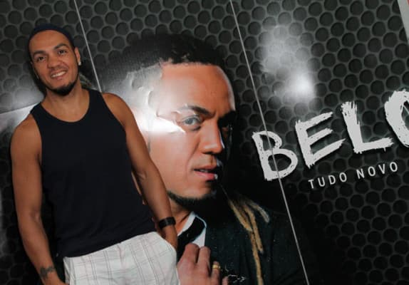 Belo pede desculpas a Raul Gil por "cano" em programa: "Foi erro de logística"