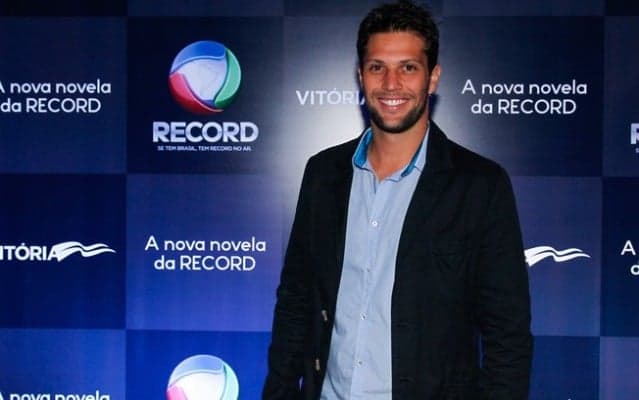 Ator de "Vitória" está tendo ataques de estrelismo
