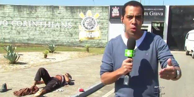 Repórter se arrisca perto de tiroteio na porta do Corinthians