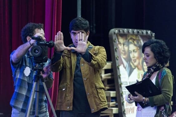 Marcelo Adnet grava participação em "Malhação" e causa surpresa nos bastidores