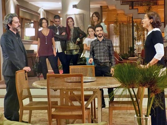 "Império": "pensei que ia passar a noite no seu velório", diz Maria Marta ao ver Zé vivo