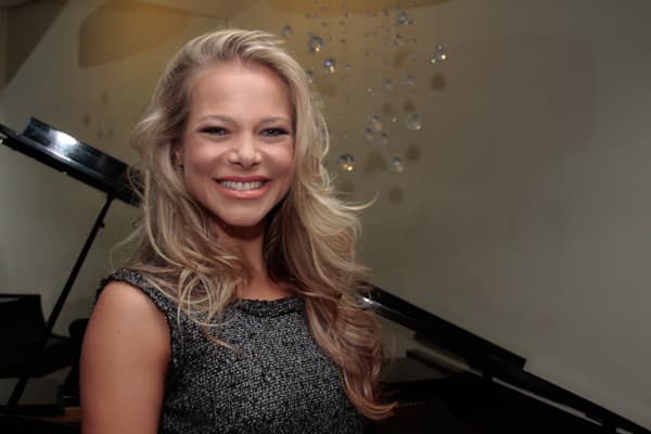 Jackeline Petkovic aparece com nariz diferente e fãs estranham