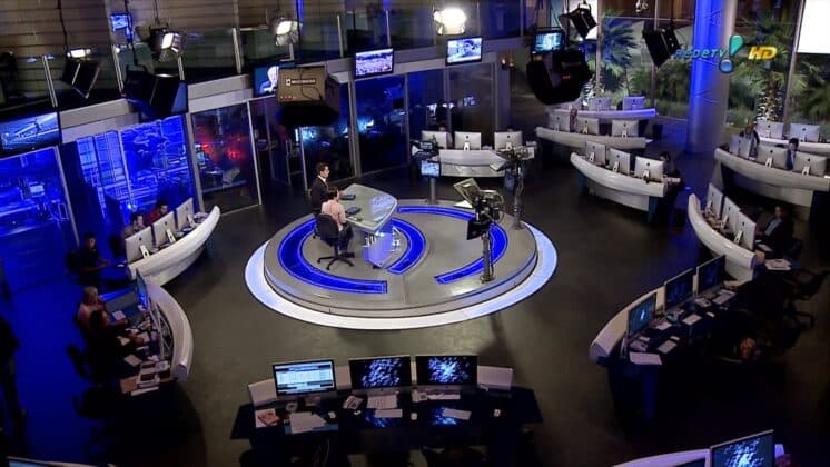 RedeTV! pretende inovar no formato de seu telejornal; confira! 