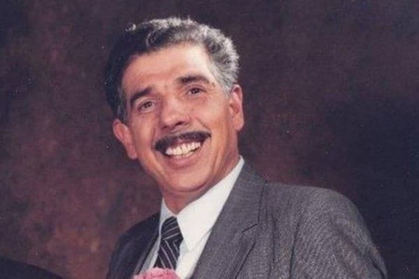 Professor Girafales ganha homenagem de grafiteiro em São Paulo