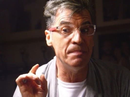 Em "Império", Téo levará uma surra de Claúdio