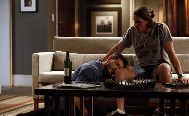 Em "Império" Robertão dá um boa noite cinderela para Léo e rouba provas valiosas 