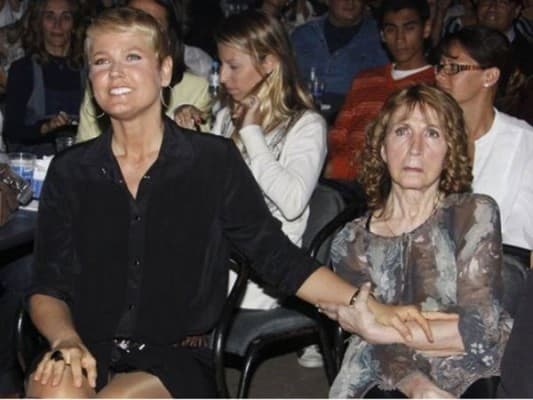 Cabisbaixa, Xuxa desabafa sobre estado de saúde da mãe