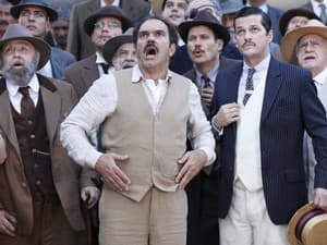 Cena clássica: Gabriela sobe ao telhado para pegar pipa e enlouquece os homens nesta quinta