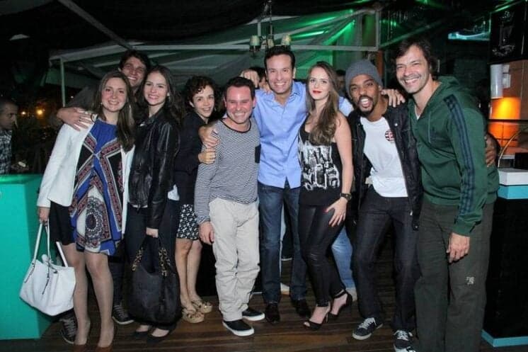 Elenco de "Vitória" se reúne para comemorar os 50 capítulos da novela