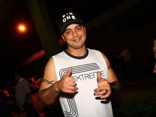 Após reabilitação, Renner vira cantor gospel