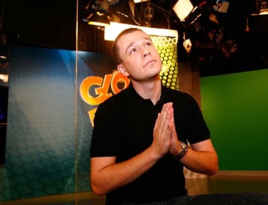 Valdivia se descontrola e xinga Tiago Leifert em rede social; entenda