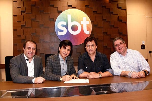 Chitãozinho e Xororó acabam de assinar contrato com o SBT 