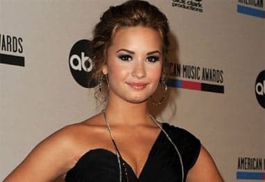 Por causa de ‘‘peido’’, Demi Lovato reclama de fã em rede social