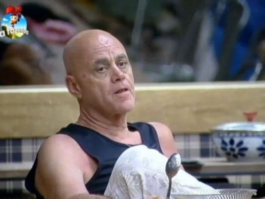 "A Fazenda": "Pobre pensa como pobre", diz Oscar Maroni