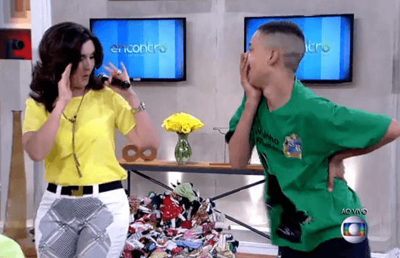 Assista! Fátima Bernardes dança funk em seu programa e vira piada na internet