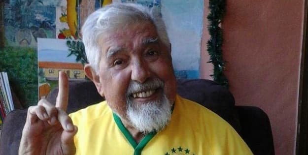 Professor Girafales vive isolado e está com depressão