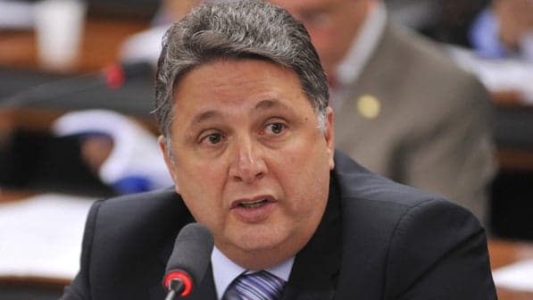 Ao vivo em jornal da Globo, candidato ao governo do Rio diz que emissora sonegou impostos