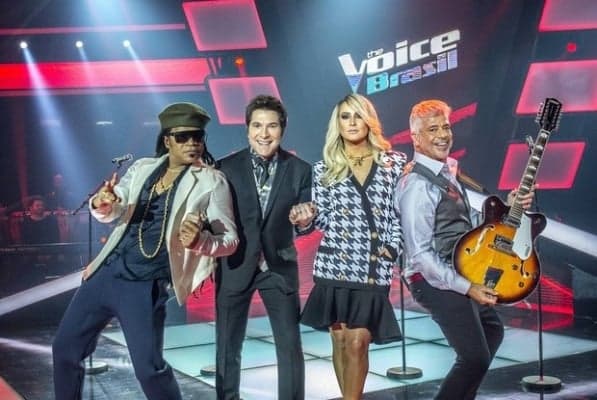 Alguém explica? Jurados do "The Voice Brasil" usam a mesma roupa no segundo dia de audições