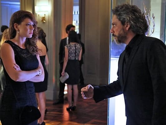 "Império": José Alfredo humilha Cristina em festa