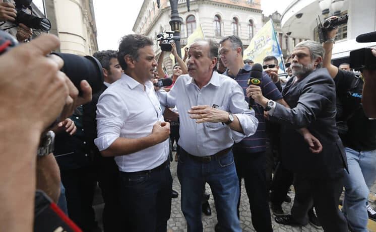 Aécio Neves cancela ato público após confusão feita pelo "Pânico" e "CQC"