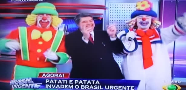 Datena imita Silvio Santos em seu programa e dança ao lado de Patati e Patatá