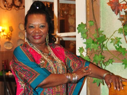 Neuza Borges é convidada do programa "Mulheres", pede emprego na Record e fala sobre a Globo