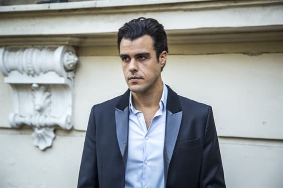 "Império": Enrico irá invadir restaurante de Vicente, mas será expulso por Cláudio