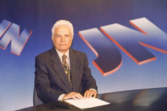 "Tenho inveja e gostaria de estar lá", diz Cid Moreira sobre novo "Jornal Nacional"