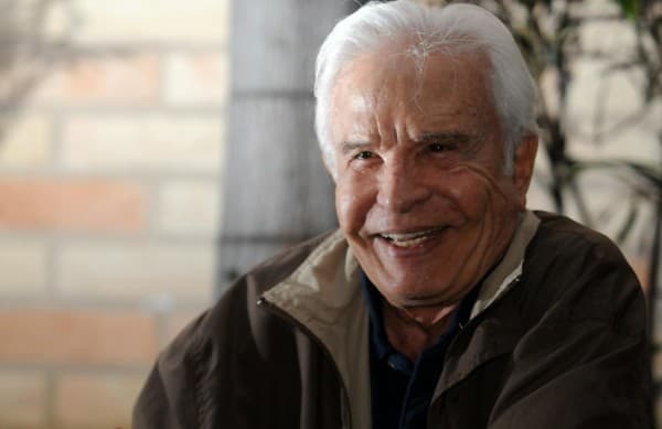 Cid Moreira fala sobre 50 anos da Globo e brinca: 'agora quero ser ator'