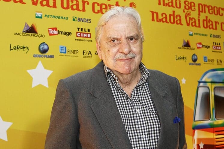 Corpo de Hugo Carvana é cremado e suas cinzas serão jogadas na Floresta da Tijuca, no Rio
