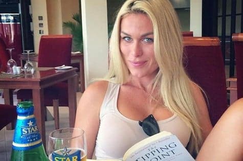 Ludmila Dayer é a amiga de Fernanda Souza, da qual ela vive dizendo que ama (Foto reprodução) Ludmila Dayer é a amiga de Fernanda Souza, da qual ela vive dizendo que ama (Foto reprodução)