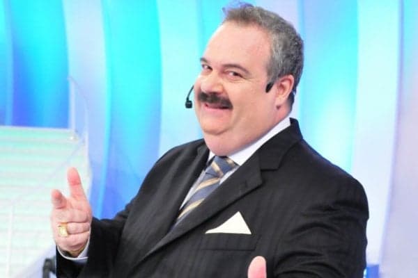 Gilberto Barros passa mal e desmaia durante reunião na Rede TV!