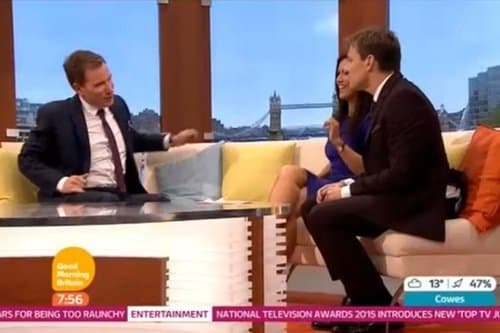 Gafe! Apresentador solta "pum" em programa na Inglaterra