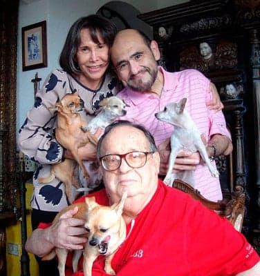 Nas redes sociais, senhor Barriga divulga última foto do lado de seu amigo Chaves 