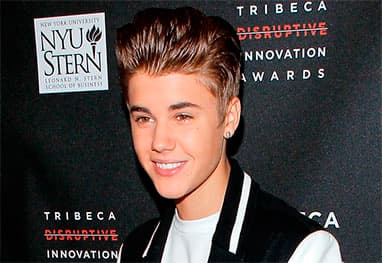 Justin Bieber é o cantor que mais ganhou dinheiro este ano 