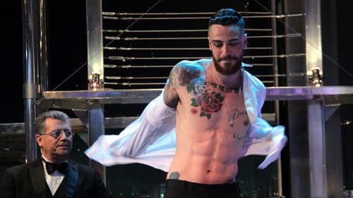 Jô Soares pede e Felipe Titto tira toda a roupa em seu programa