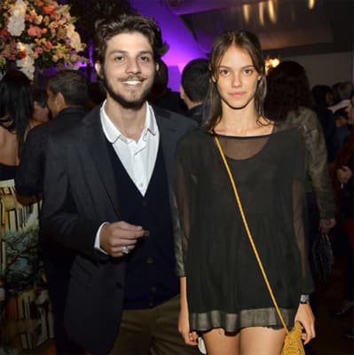 Laura Neiva passa mal e é socorrida por Chay Suede
