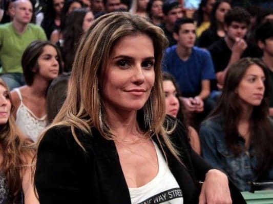 Canal Viva estreia programa de entrevistas com Deborah Secco neste domingo